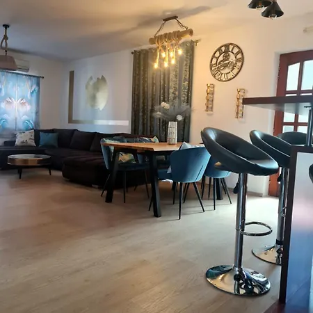Apartamento Big Apartmant With Free Parking