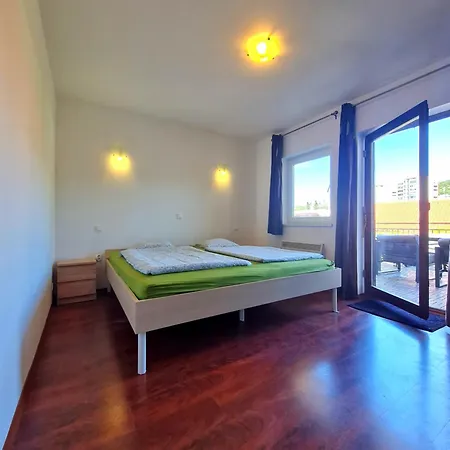 Big Apartmant With Free Parking Apartman *