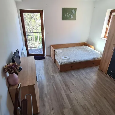 Big Apartmant With Free Parking