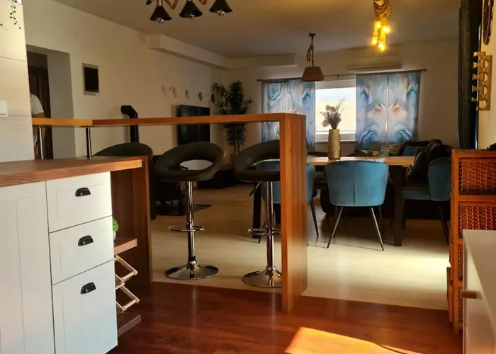 Big Apartmant With Free Parking Apartman