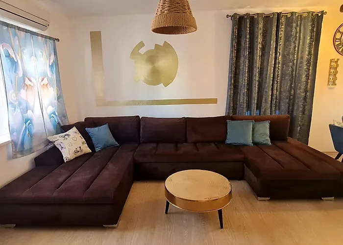 Big Apartmant With Free Parking Apartman Sibenik